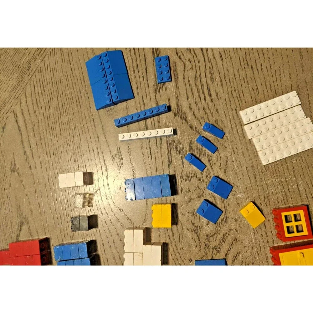 Lot Of 120 Vintage LEGOS BLOCKS  Including Vehicle Roof Hinge, etc
